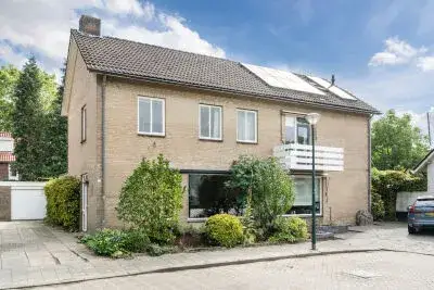 Twee-onder-één-kap te koop: Kosmonautenplein 9, Hilvarenbeek Hilvarenbeek