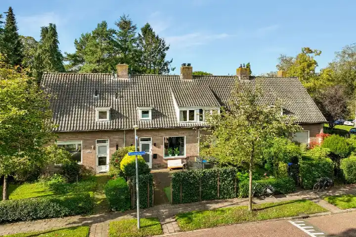 Terraced house for sale: Kostverloren 54, Zevenend Laren (Nh)