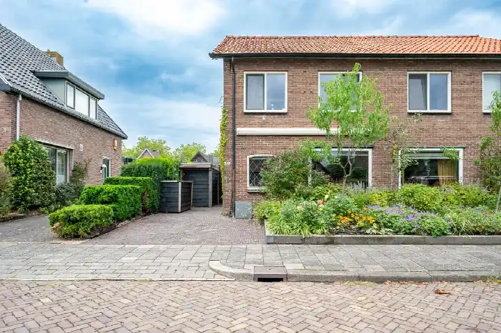 Semi-detached for sale: Kraaienweg 39, Vogelkwartier Apeldoorn
