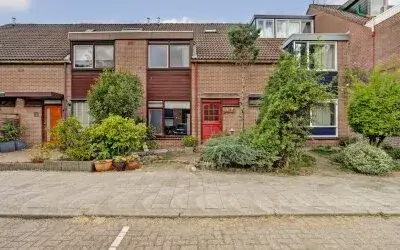 Terraced house for sale: Kraaiheide 8, Ommoord Rotterdam