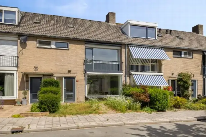 Tussenwoning te koop: Kraanvogelstraat 36, Velp-Zuid ten zuiden van Waterstraat Velp