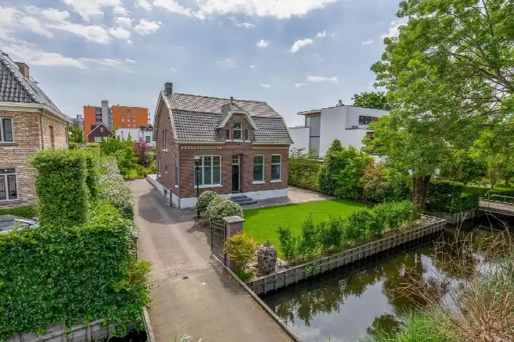 Vrijstaande woning te koop: Kralingseweg 371, 's-Gravenland Rotterdam
