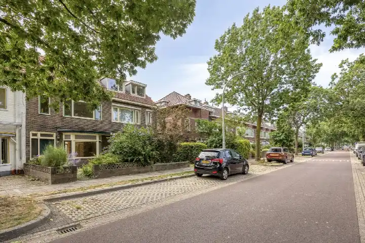 Tussenwoning te koop: Krayenhofflaan 47, Biezen Nijmegen