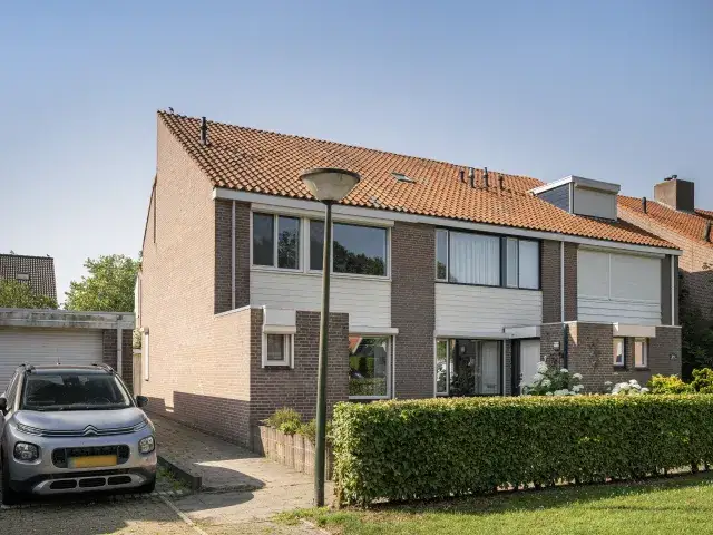 Corner house for sale: Kreeftenstraat 7, Tholen Tholen