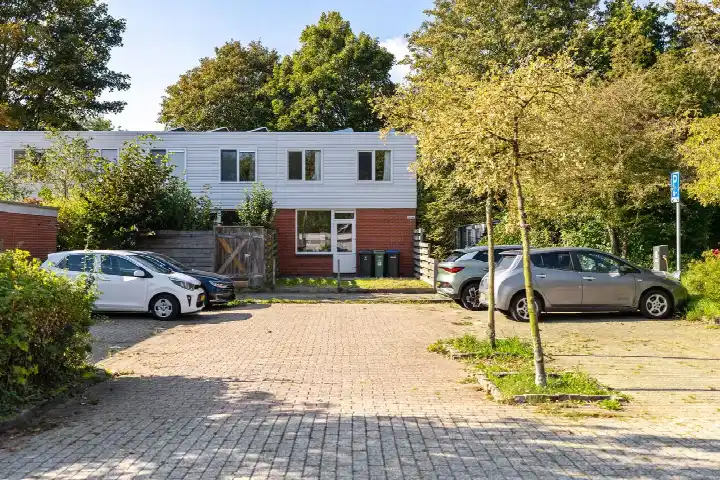 Corner house for sale: Kremersheerd 182, Beijum-West Groningen