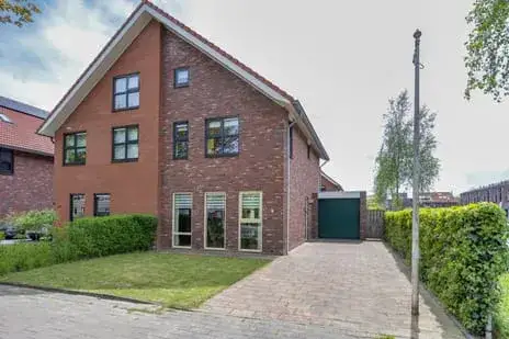 Corner house for sale: Krijn van den Helmstraat 59, Vrijheidswijk-West Leeuwarden