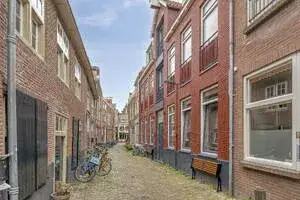 Appartement te koop: Kromme Elleboogsteeg 18, Binnenstad Haarlem