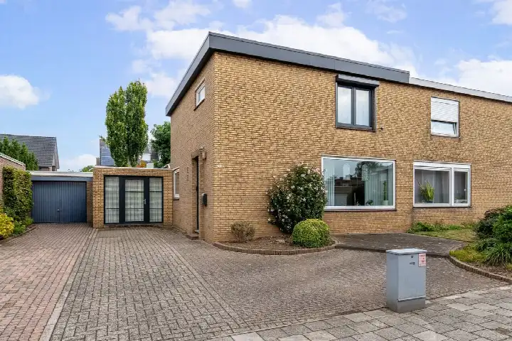 Twee-onder-één-kap te koop: Krompbunderstraat 10, Centrum Stein