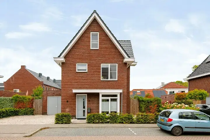 Vrijstaande woning te koop: Kroonheuvel 4, Ommeren met Den Eng Ommeren