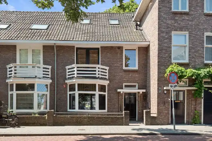Tussenwoning te koop: Kruisbroedershof 37, Binnenstad centrum 'S-Hertogenbosch