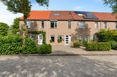 Tussenwoning te koop: Kruisherenborch 44, De Overlaet west Rosmalen