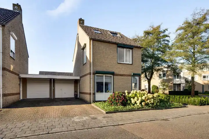 Hoekwoning te koop: Kruissingel 20, Kern Roggel Roggel