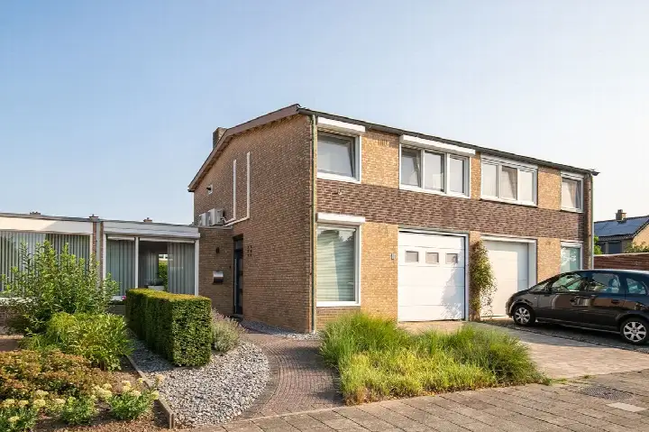 Tussenwoning te koop: Kuppelkovenderstraat 4, Grevenbicht Grevenbicht