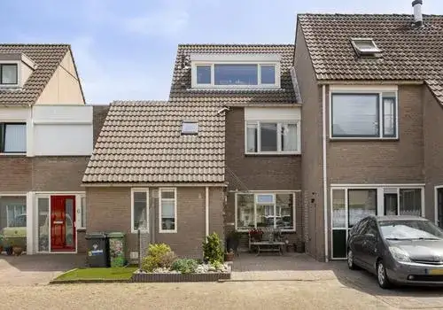 Tussenwoning te koop: Kurosawastrook 8, De Leyens Zoetermeer