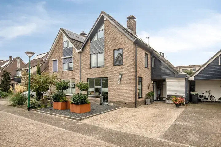 Terraced house for sale: Kwikstaart 39, Blokhuiswetering Bunschoten-Spakenburg