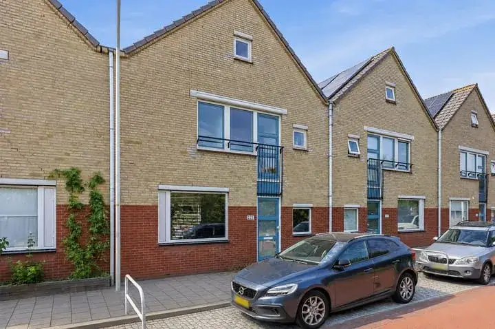 Tussenwoning te koop: Laakweg 225, Laakhaven-West 'S-Gravenhage