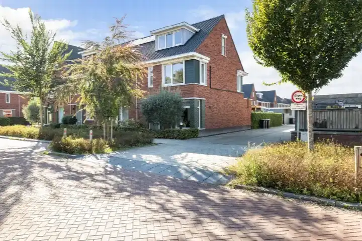 Hoekwoning te koop: Laan van Braets 83, Smitsweg Dordrecht