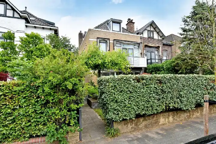 Twee-onder-één-kap te koop: Laan van Oostenburg 25, Voorburg Oud zuid Voorburg