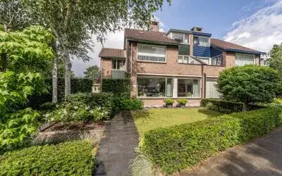 Corner house for sale: Laan van Westmolen 44, Mijnsheerenland Woonkern Mijnsheerenland