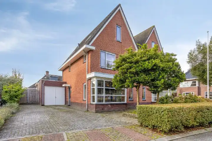 Twee-onder-één-kap te koop: Laarwoud 4, Scheepsbuurt Meppel