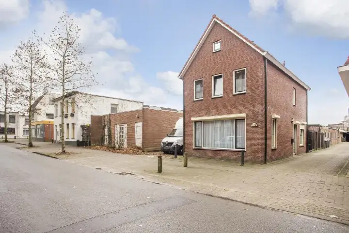 Twee-onder-één-kap te koop: Lage Bothofstraat 324, Velve-Lindenhof Enschede