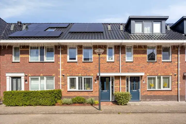 Tussenwoning te koop: Lage Hoek 134, Bangert en Oosterpolder - Buurt 35 03 Zwaag