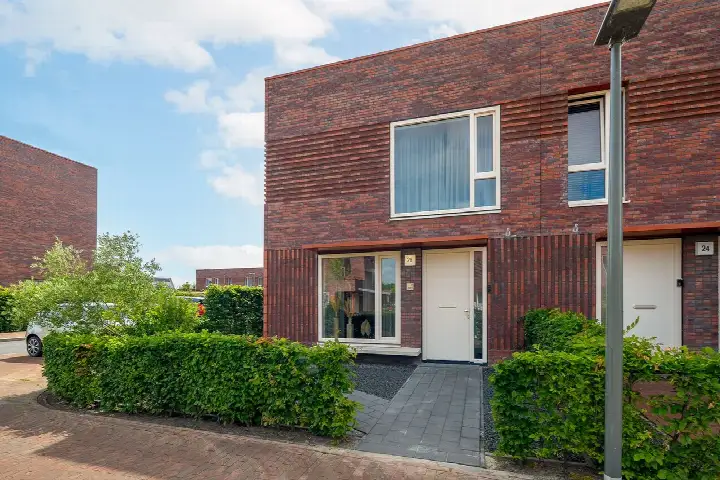 Corner house for sale: Lakenvelder 26, Groenewei Meerstad