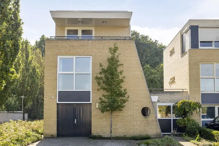 Corner house for sale: Landheuvel 1, Heuveleind Best