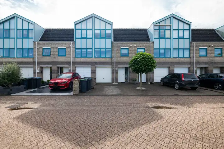Tussenwoning te koop: Landhoofd 56, Centrumgebied-West Hellevoetsluis