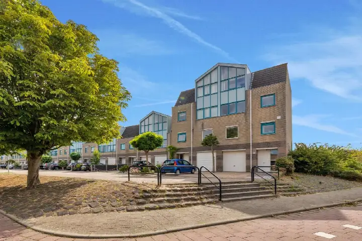 Twee-onder-één-kap te koop: Landhoofd 64, Centrumgebied-West Hellevoetsluis