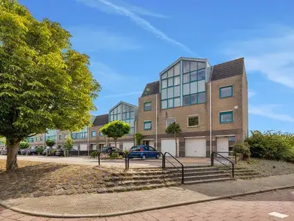 Twee-onder-één-kap te koop: Landhoofd 64, Centrumgebied-West Hellevoetsluis