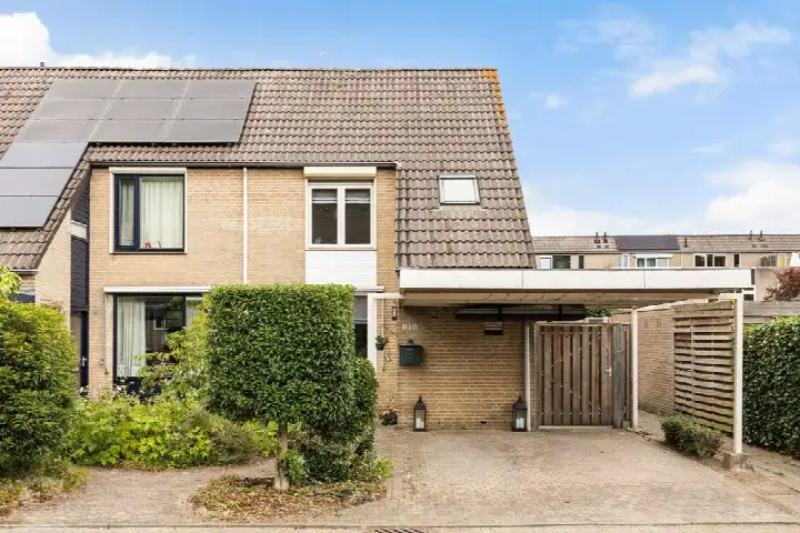 Corner house for sale: Landmetersveld 810, Matenveld Apeldoorn