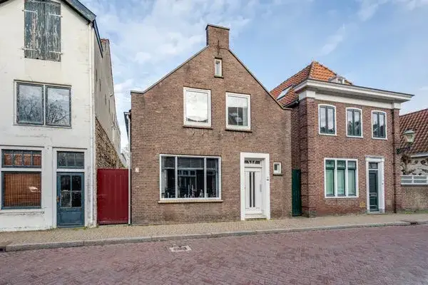 Vrijstaande woning te koop: Landpoortstraat 13, Willemstad Willemstad