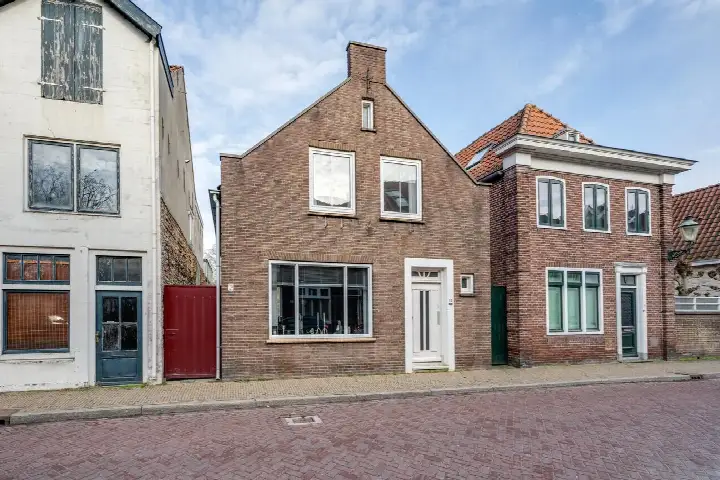 Vrijstaande woning te koop: Landpoortstraat 13, Willemstad Willemstad