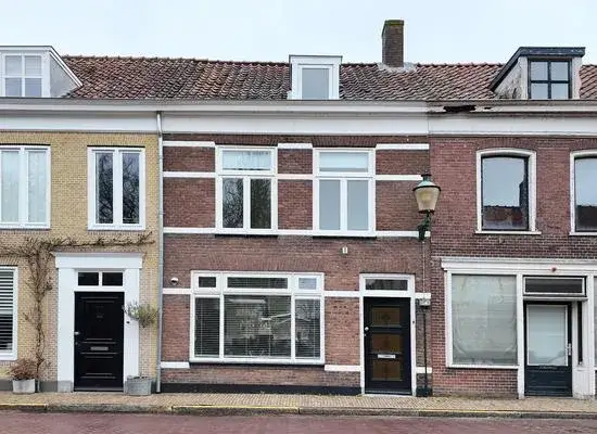 Tussenwoning te koop: Landpoortstraat 9, Willemstad Willemstad