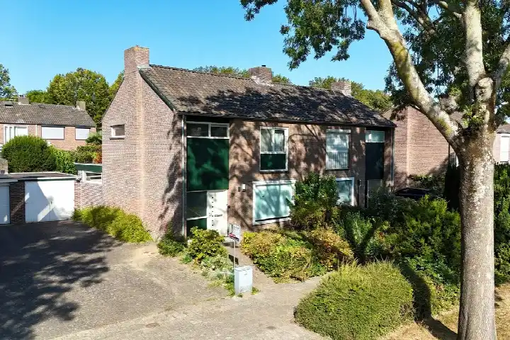 Twee-onder-één-kap te koop: Landsteinerstraat 9, Geleen-Zuid Geleen