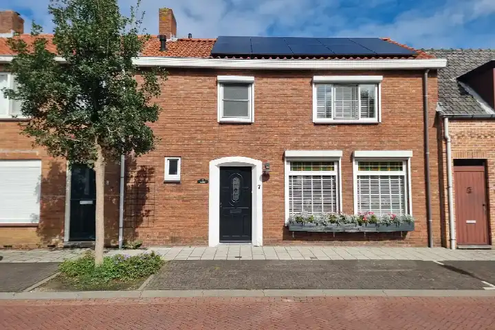 Tussenwoning te koop: Landstraat 7, Aardenburg Aardenburg