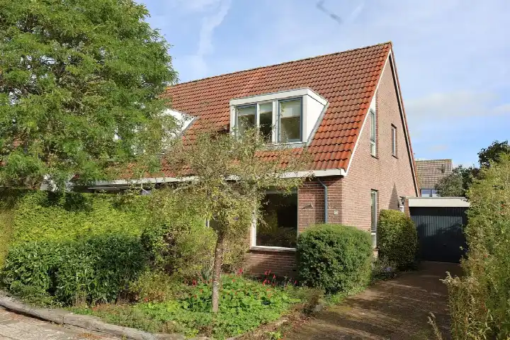 Twee-onder-één-kap te koop: Lange Achte 49, Scharnegoutum Scharnegoutum