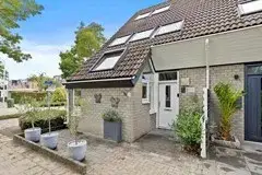 Corner house for sale: Lange Hille 1, Oud-Beijerland Oosterse Gorzenwijk Oud-Beijerland