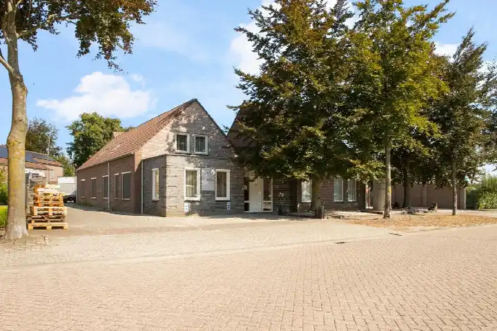 Twee-onder-één-kap te koop: Lange Voren 71, Reusel Reusel
