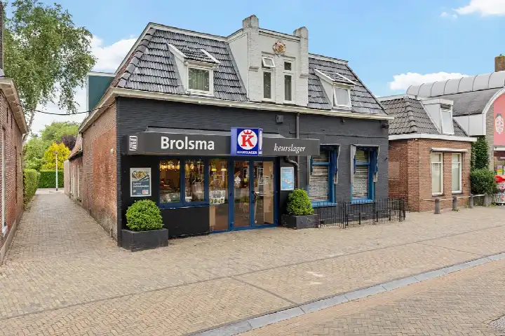 Corner house for sale: Langebuorren 13, Stiens Stiens