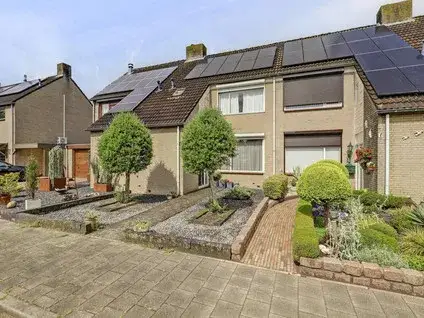 Terraced house for sale: Langehof 17, Ammerzoden Ammerzoden