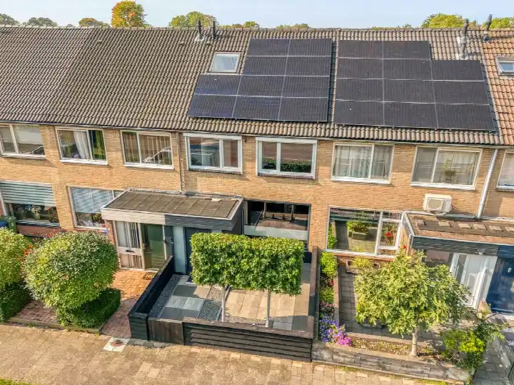 Terraced house for sale: Langeweg 17, Monnikenhof centrum Vianen (Ut)