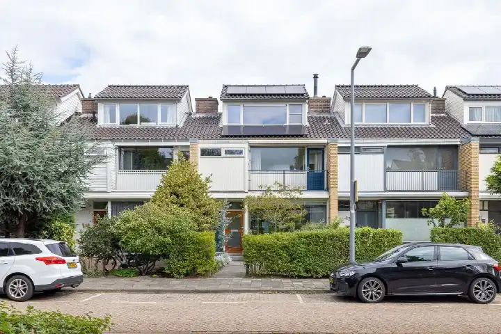 Tussenwoning te koop: Larikslaan 135, Schiebroek Rotterdam
