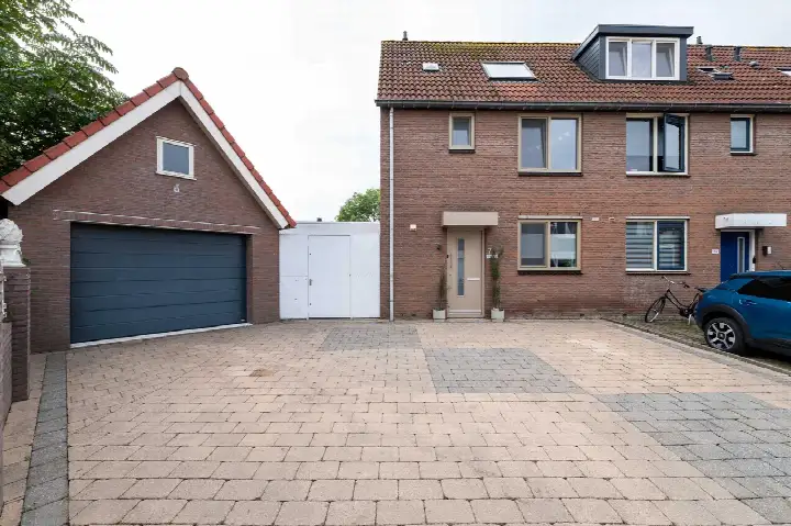 Hoekwoning te koop: Larix 73, Hooghen Hoeck Hellevoetsluis