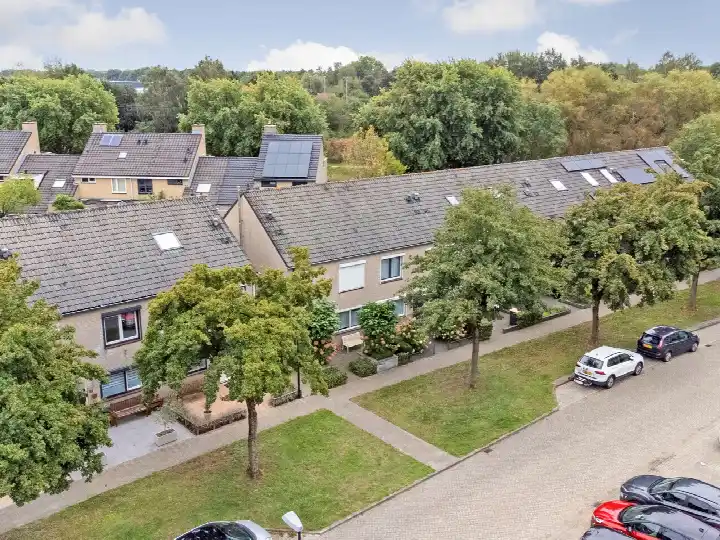 Tussenwoning te koop: Latonalaan 45, Welgelegen Apeldoorn