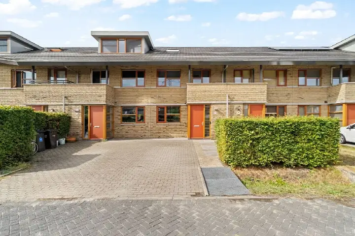 Tussenwoning te koop: Laura Ashleystraat 15, Nesselande Rotterdam