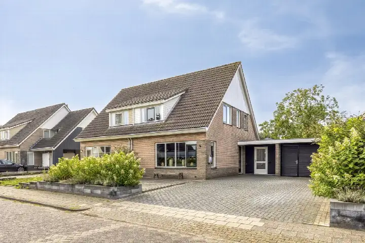 Twee-onder-één-kap te koop: Laurentiusstraat 2, Donkerbroek-Noord Donkerbroek