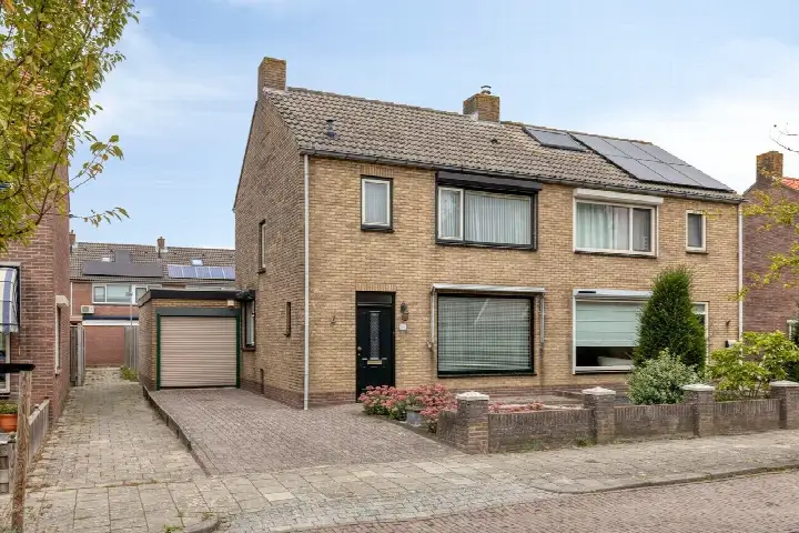 Twee-onder-één-kap te koop: Laustraat 27, Kern 's-Heerenhoek 'S-Heerenhoek