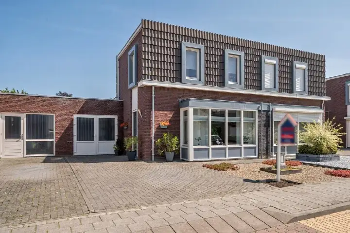 Terraced house for sale: Lavendelheide 8, Offenbeek Reuver